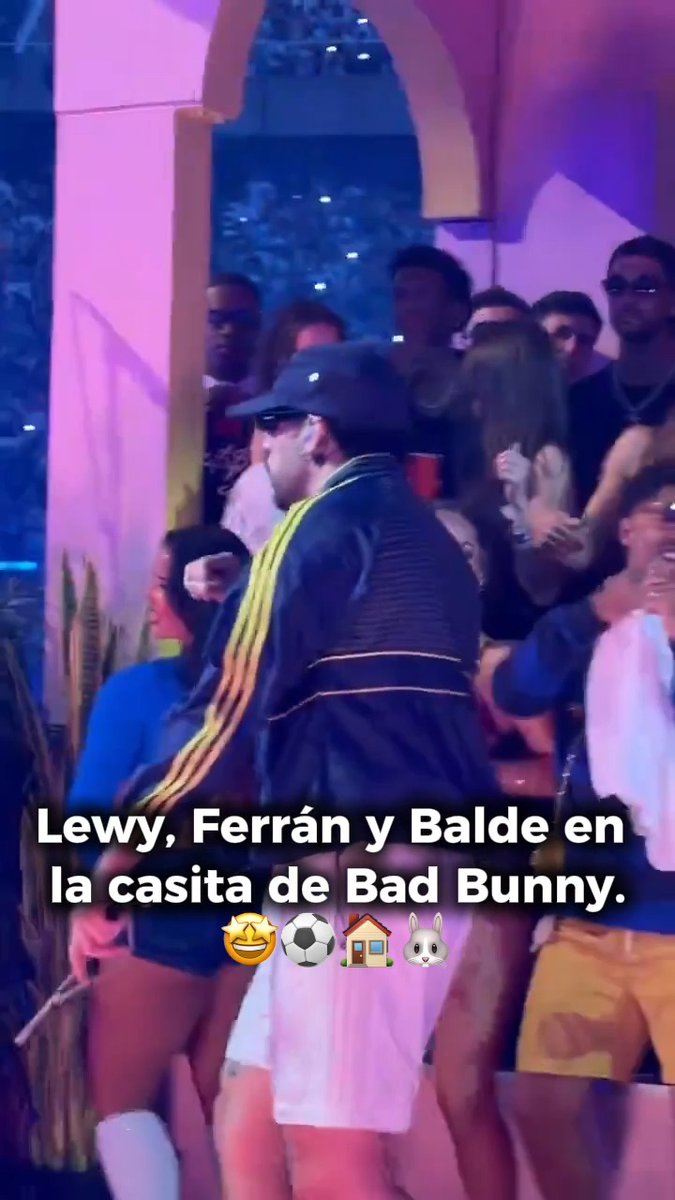 ¡Los Campeones en la casita!🏠🐰🔥 Lewandowski, Ferran Torres y Balde estuvieron en la casita de Bad Bunny durante su concierto en Barcelona y se notó que lo disfrutaron mucho.🤩🔥🐰 (Vía @mernesmiko/X)