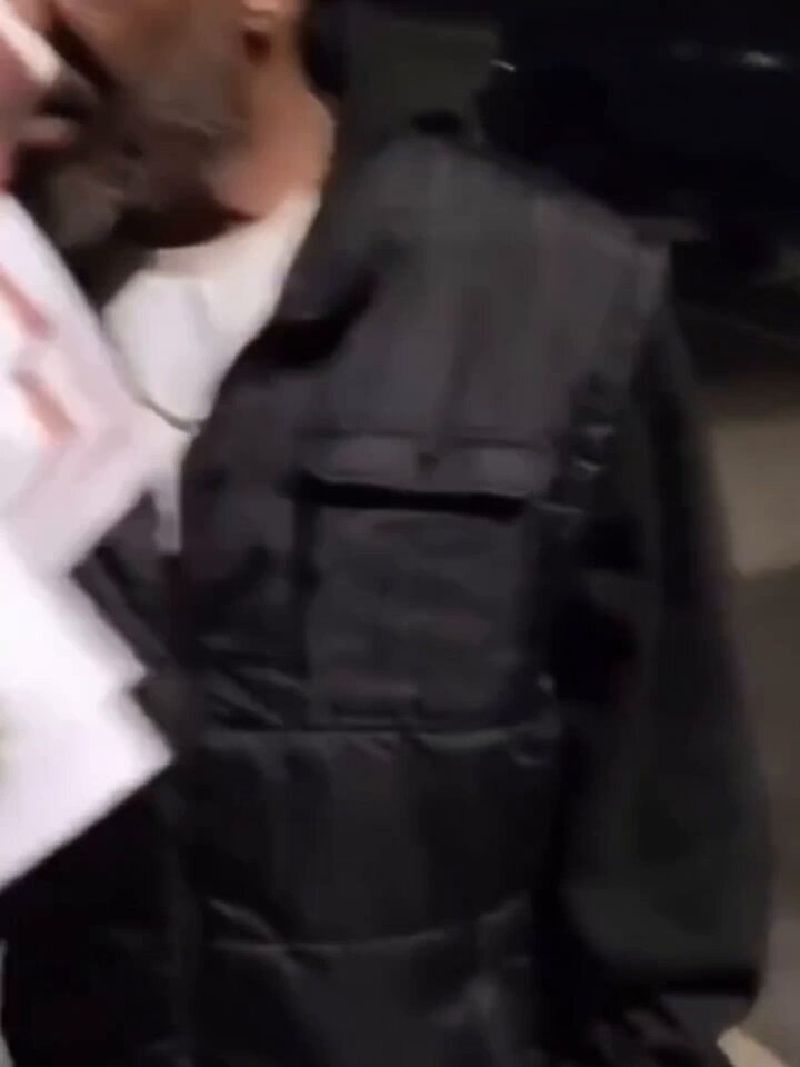 Girlfriend tell her boyfriend to go for the chin of an aggresive black dude and he does exactly that...