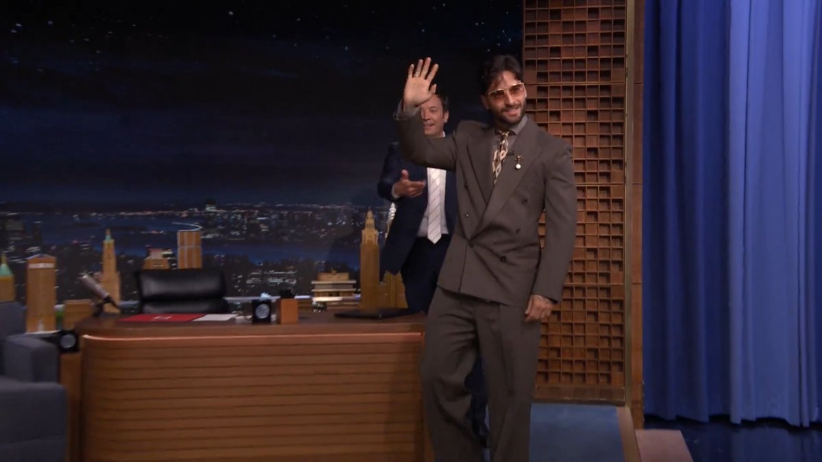 Colombia in the building! Welcome back, MALUMA! 🇨🇴 #FallonTonight