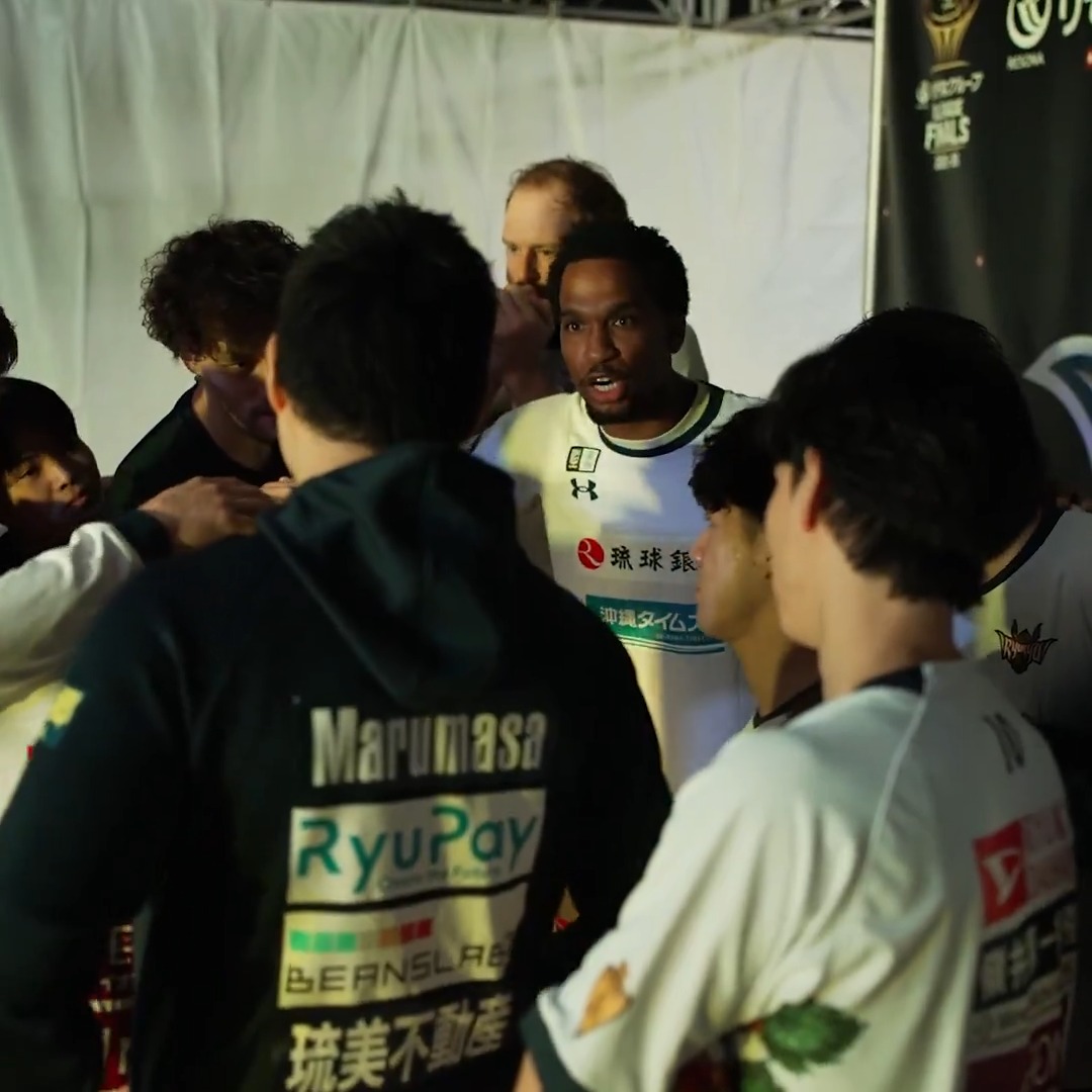 「俺らは三河にも、名古屋Dにも勝てないと言われてきた」 試合前、キャプテンのヴィック・ローがチームメイトに声をかける。 Vic Law 琉球ゴールデンキングス公式 #Bリーグ #りそなグループ #Bリーグファイナル