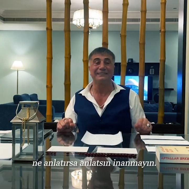 Reis Sedat Peker’in birkaç yıl önce söylediği sözler: —“Bu ülkede sağcı sağcı değil, solcu solcu değil; Alevisi Alevi değil, Sünnisi Sünni değil, milliyetçisi milliyetçi değil…”