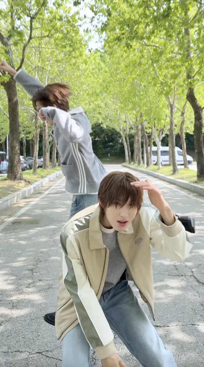 Watch me !! #Juwang #Donghyeon #KickFlip #킥플립