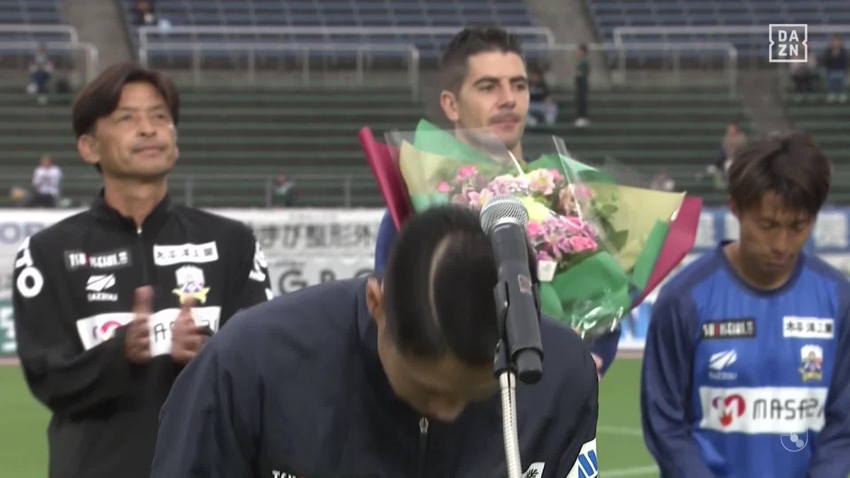 FC岐阜 山田直輝選手の涙の引退スピーチ 今シーズンで引退となった山田直輝選手が 岐阜の選手・監督、サポーター、家族へ 感謝の言葉を話す際に涙を流す姿も 🏆 明治安田J2・J3百年構想リーグ 🆚岐阜×大宮 📱DAZN ライブ配信中 #Jリーグ だったらDAZN