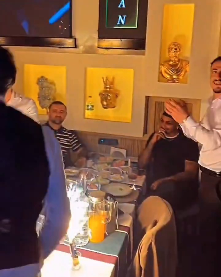 ☺️🎉 Mario Lemina, İstanbul'da şampiyonluk kutlamaya devam etti.