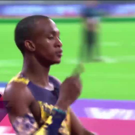 🚨 𝐖𝐎𝐑𝐋𝐃 𝐋𝐄𝐀𝐃 🚨 Collen Kebinatshipi storms to a time of 43.92 for his 400m season opener 😤🇧🇼 #XiamenDL | #DiamondLeague | #SSAthletics