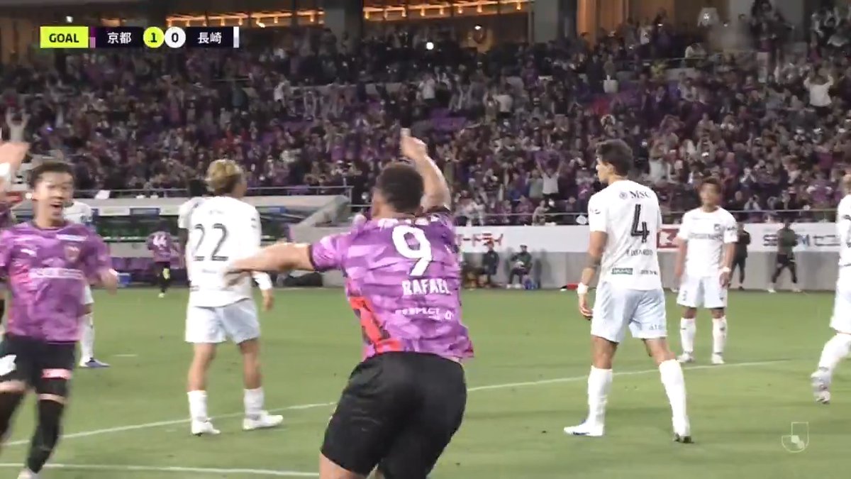 ゴール後は曺貴裁監督の元へ！🟣 🎦 ゴール動画 🏆 明治安田Ｊ１百年構想リーグ 地域リーグラウンド 第18節 🆚 京都vs長崎 🔢 1-0 ⌚️ 51分 ⚽️ ラファエル エリアス（京都） #Ｊリーグ