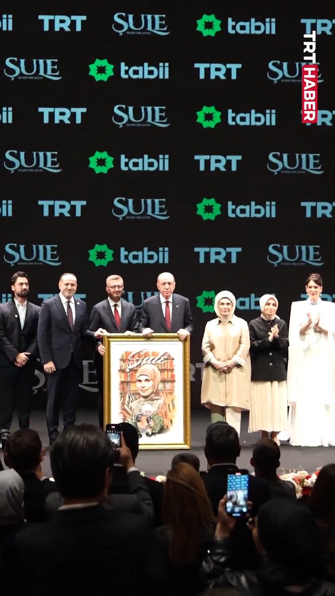 Emine Erdoğan'dan TRT'nin dijital platformu tabii'nin yeni dizisi #ŞuleSeninHikayen'e ilişkin paylaşım: 📌"Şule: Senin Hikâyen yapımının; kıymetli Şule Yüksel Şenler’in sabırla, inançla ve cesaretle örülen hayat hikayesinin nice kalbe ilham olmasını temenni ediyorum."