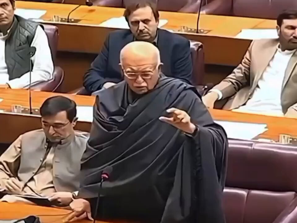 رئيس المعارضه في البرلمان الباكستاني "كنا قلقين من ان تستسلم ايران لاكن ايران حافظت على ماء وجه المسلمين" نسخه الى حكام الخليج المطبعين والخانعين لليهود