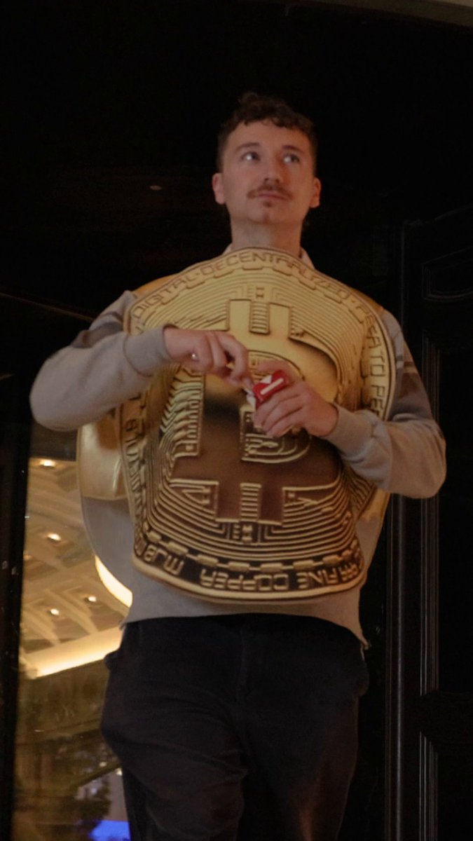 We tried to turn $1000 into 1 Bitcoin in Vegas 👇 🎰