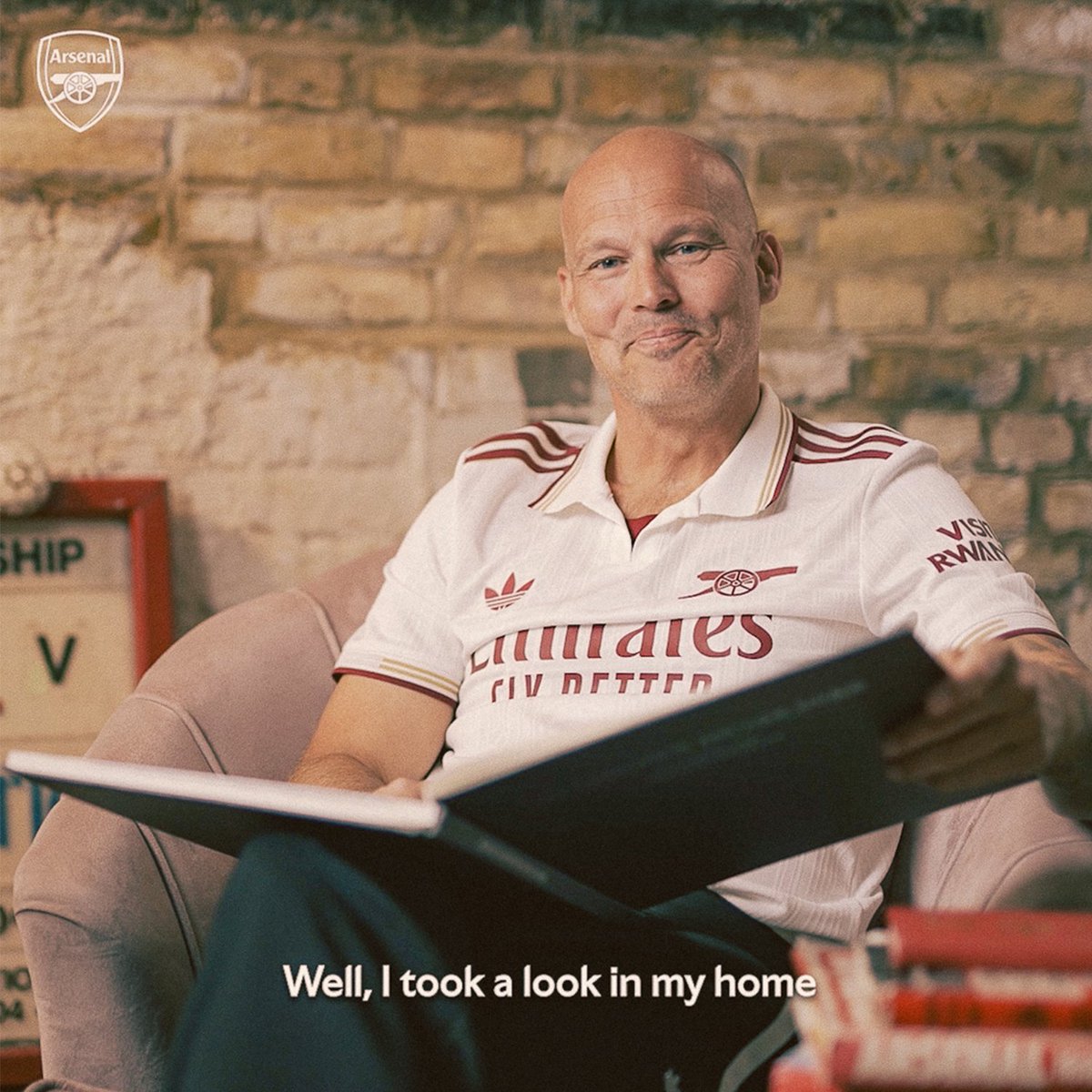 Join Freddie Ljungberg in his library as he details the origins of a timely chant 👀 Stream the full video on The Arsenal ⚡