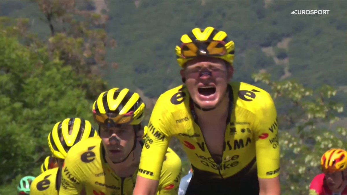 Gros boulot de Tim Rex en tête de peloton, pour la Visma-Lease a Bike. La souffrance se lit sur le visage du Belge (22 ans), qui dispute son premier Grand Tour. #GirodItalia
