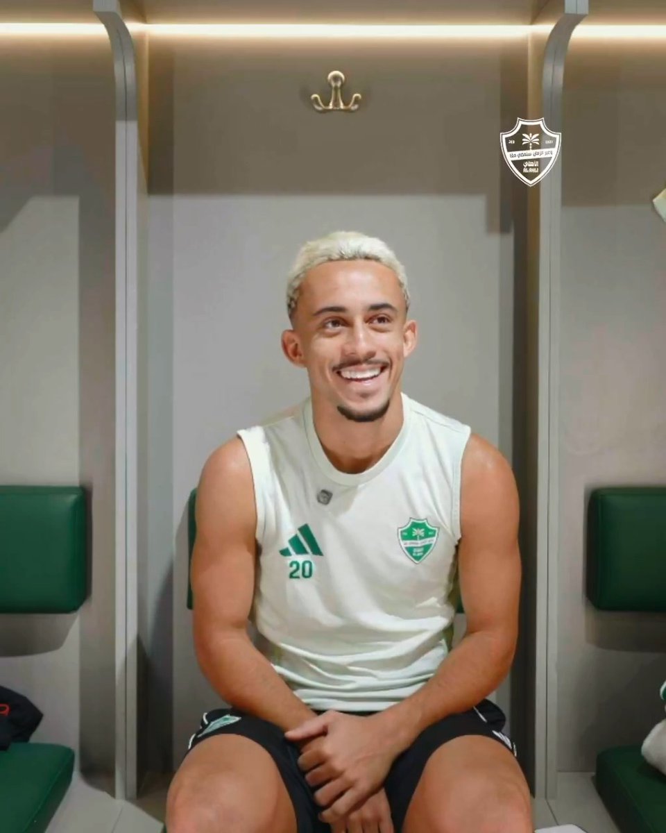 وجبته الأولى في السعودية، وكلمات بالعربية تعلمها من زملائه 😁 ماتيوس غونسالفيس يجيب 🎙️ #الأهلي