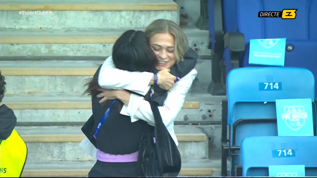 🥰 Dia de retrobaments a Oslo 🫂 L’abraçada d’Aitana Bonmatí amb Fridolina Rolfö en la prèvia de la final ▶️