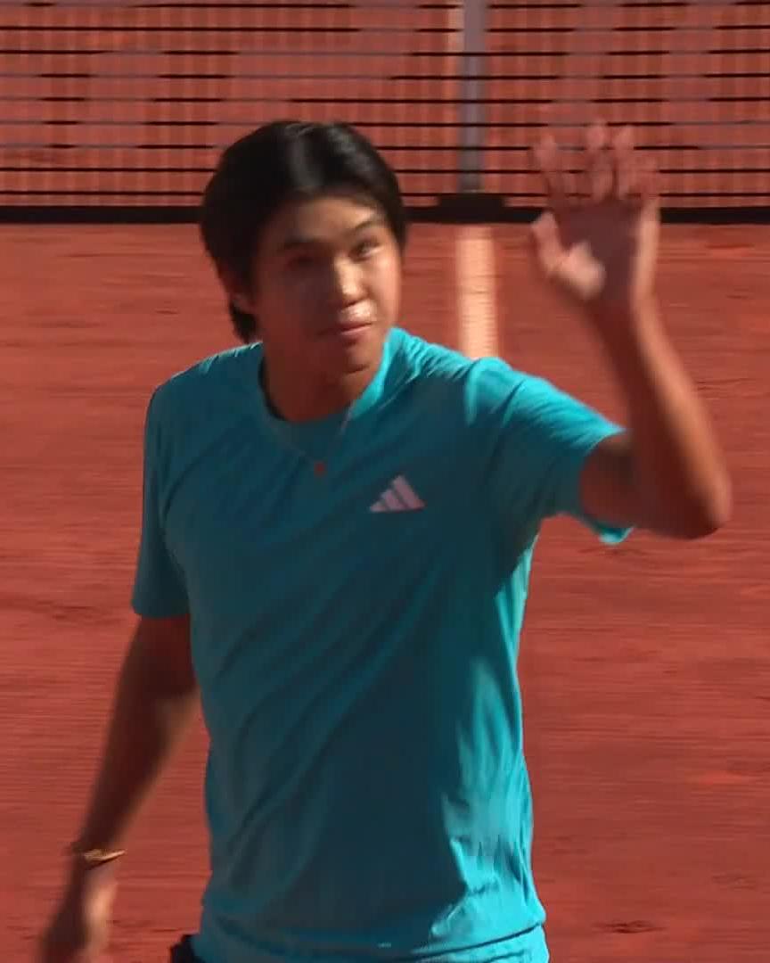 Following his coach's footsteps 👟 Tien becomes the youngest American to win on European clay since his coach Chang in 1989! #GonetGenevaOpen