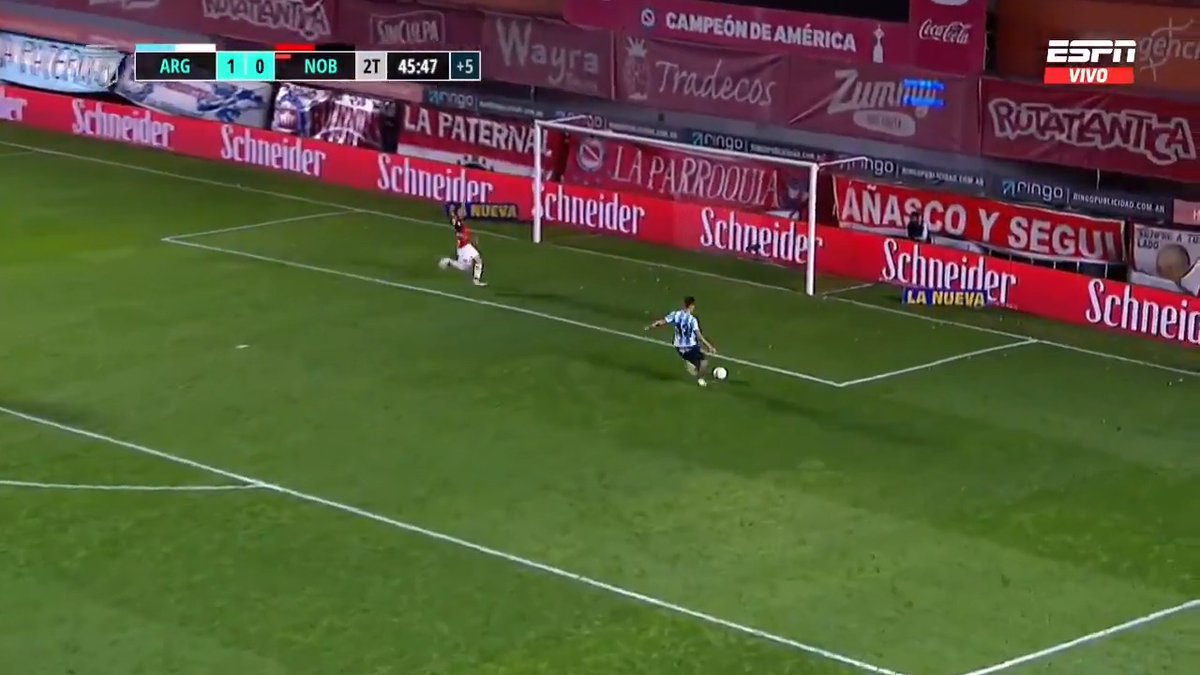el gol que se erro Maravilla el otro día no es la chance de gol errada más clara que vi en mi vida porque simplemente Reniero hizo esto alguna vez