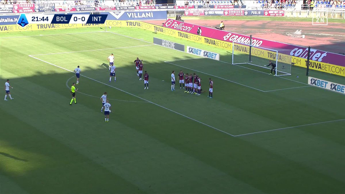 🤩 LA LUCARNE SUR COUP FRANC DU MEILLEUR JOUEUR DE LA SAISON EN ITALIE 🇮🇹. 🚀 Federico Dimarco ⚽️ 🎥 DAZN France
