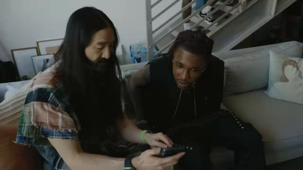 Destroy Lonely was excited to cakeface someone during Steve Aoki's show 😭