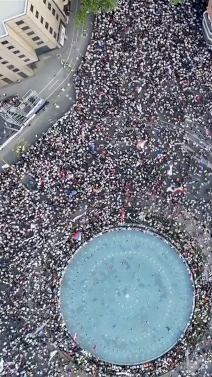 Slavija iz vazduha - hiljade ljudi na studentskom protestu na beogradskom trgu