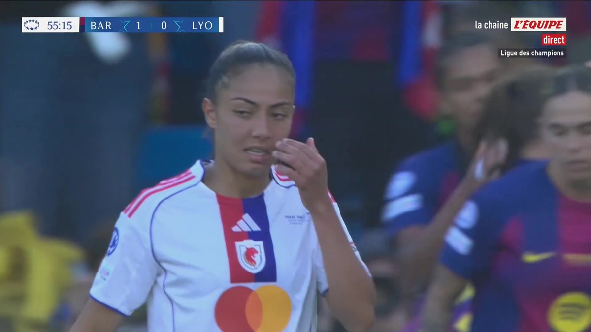 🚨 L’OL LYONNES CONCÈDE L’OUVERTURE DU SCORE FACE AU BARÇA ! ❌ Ewa Pajor permet aux Barcelonaises de mener 1-0 dans cette finale de la Ligue des champions féminine ! ( 📽️ la chaine L'Équipe )
