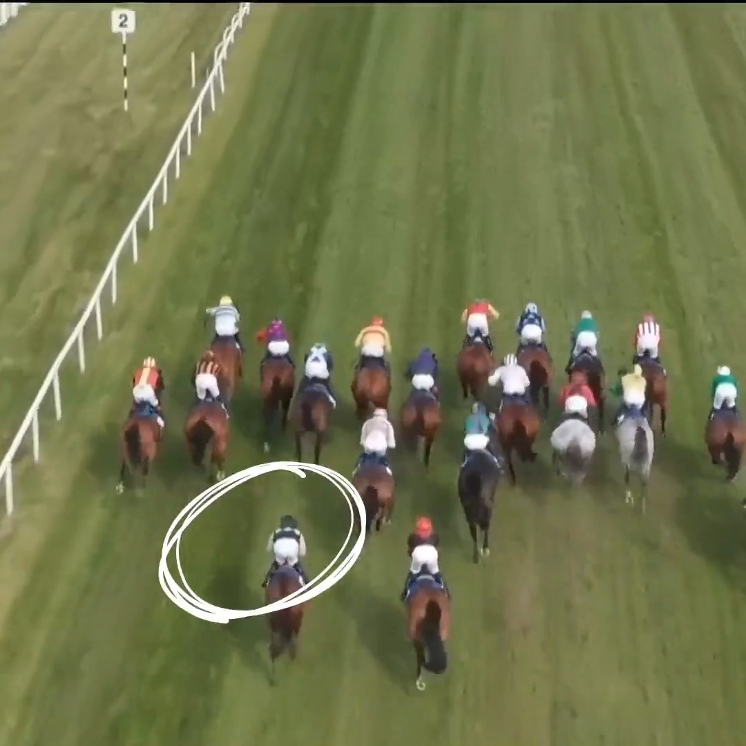 What a ride this is! Dylan Browne Mc Mon right on time aboard Headmaster for Eddie Lynam in the €50,000 Irish Stallion Farms Habitat Handicap 👏 The Curragh Racecourse