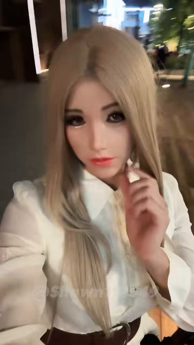 顶美的夜间出行，被狠狠注意到了 #femalemasker #skinsuit #femalemask #皮モノ #MTF #disguise #特效化妝