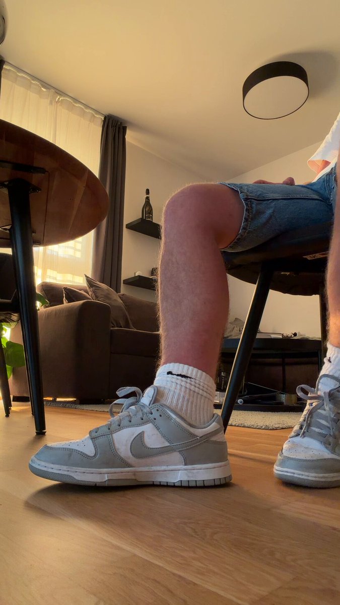 tell me how much my dirty dunks and sweaty socks turn you on 🥵 (i only accept compliments in cash 💸)