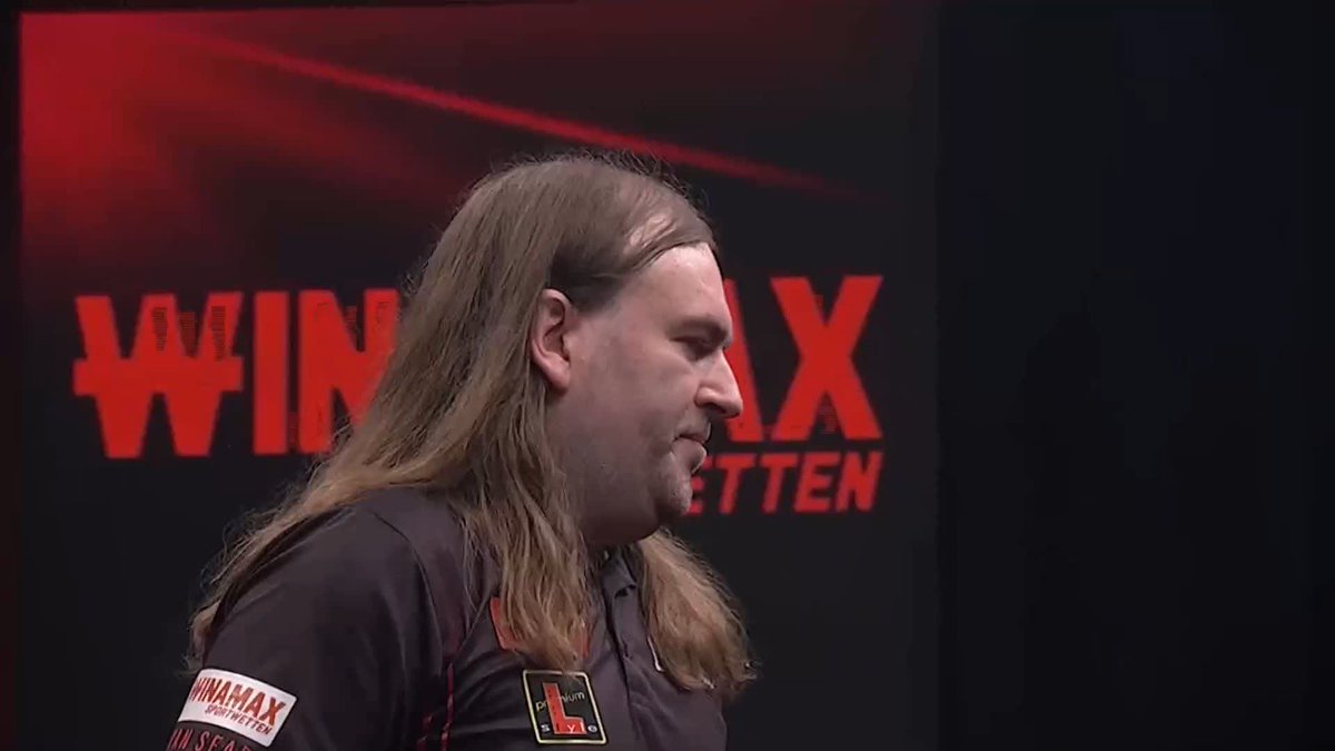HEAVY METAL POWERS ON! 🎸 A dominant display from Ryan Searle, who missed just three attempts at double in his 6-3 victory over Charlie Manby! 📺 #ET7