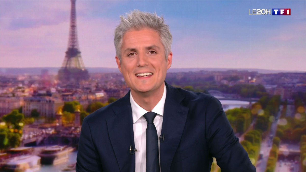 ⚽️ Lens célèbre ses héros ! ➡️ Les supporters et les joueurs du RC Lens ont fêté la victoire en coupe de France, une première. ➡️ L'équipe a défilé dans les rues de la ville 📺 #LE20H de TF1 présenté par Jean-Baptiste Boursier