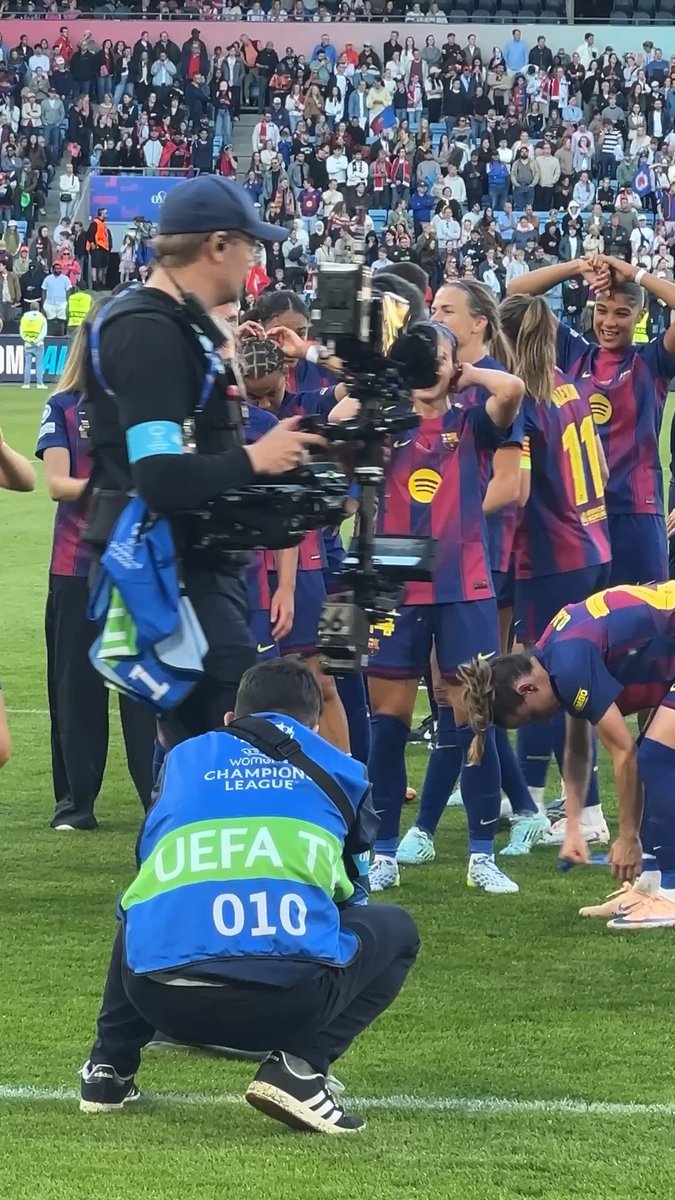 Ewa and Bonmati taking it all in 🥹 #UWCL
