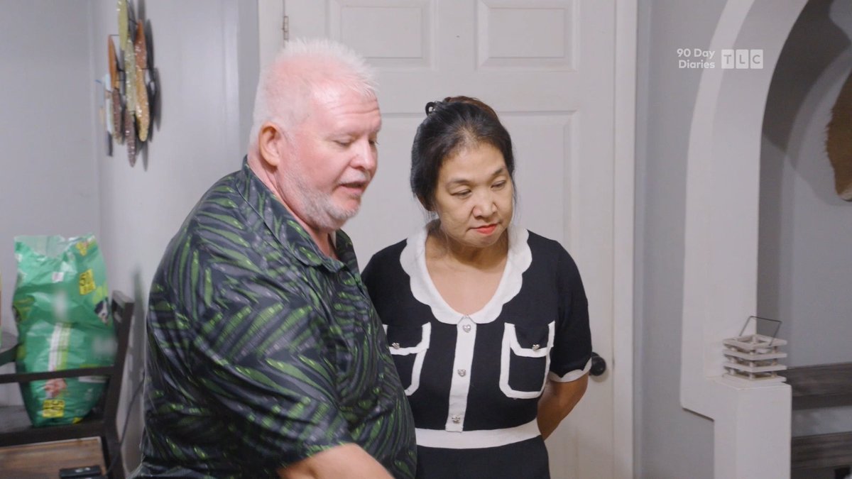 Time for a house tour! 🏠 Tune in to #90DayFiance, Sunday at 8P.