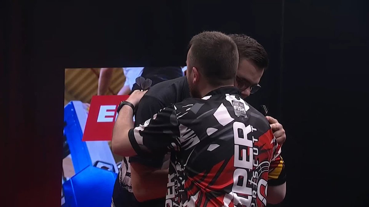 GVV MARCHES ON! The number one seed in Riesa is through to round three, as Gian van Veen takes care of business against Connor Scutt! 📺 #ET7