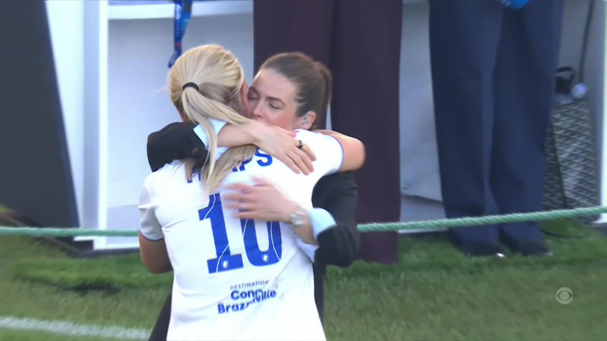 A special moment between former U.S. Women's National Soccer Team teammates Kelley O'Hara and Lindsey Heaps ❤️