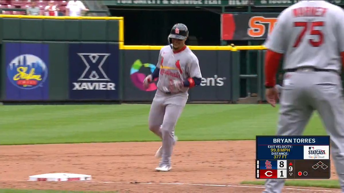 ¡QUÉ MOMENTO! ¡QUÉ DEBUT! Bryan Torres con su primer HR en MLB y frente a su familia. 👏🏻👏🏻👏🏻
