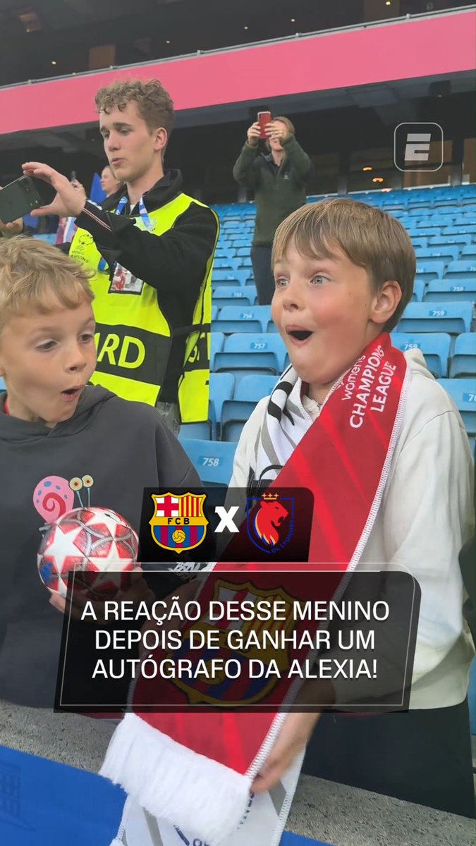 A REAÇÃO DA CRIANÇA! Após conquistar o tetracampeonato da Champions League feminina pelo Barcelona, Alexia Putellas foi dar autógrafos para os torcedores presentes em Oslo, capital da Noruega, e a reação dessa criança roubou a cena! #UWCL #ChampionsFemininaESPN #ESPNW