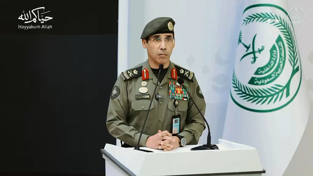 📹| أبرز ما تطرق إليه مدير عام الجوازات المكلّف، في المؤتمر الصحفي لقيادات قوات أمن الحج لعام 1447هـ - 2026م. #حياكم_الله