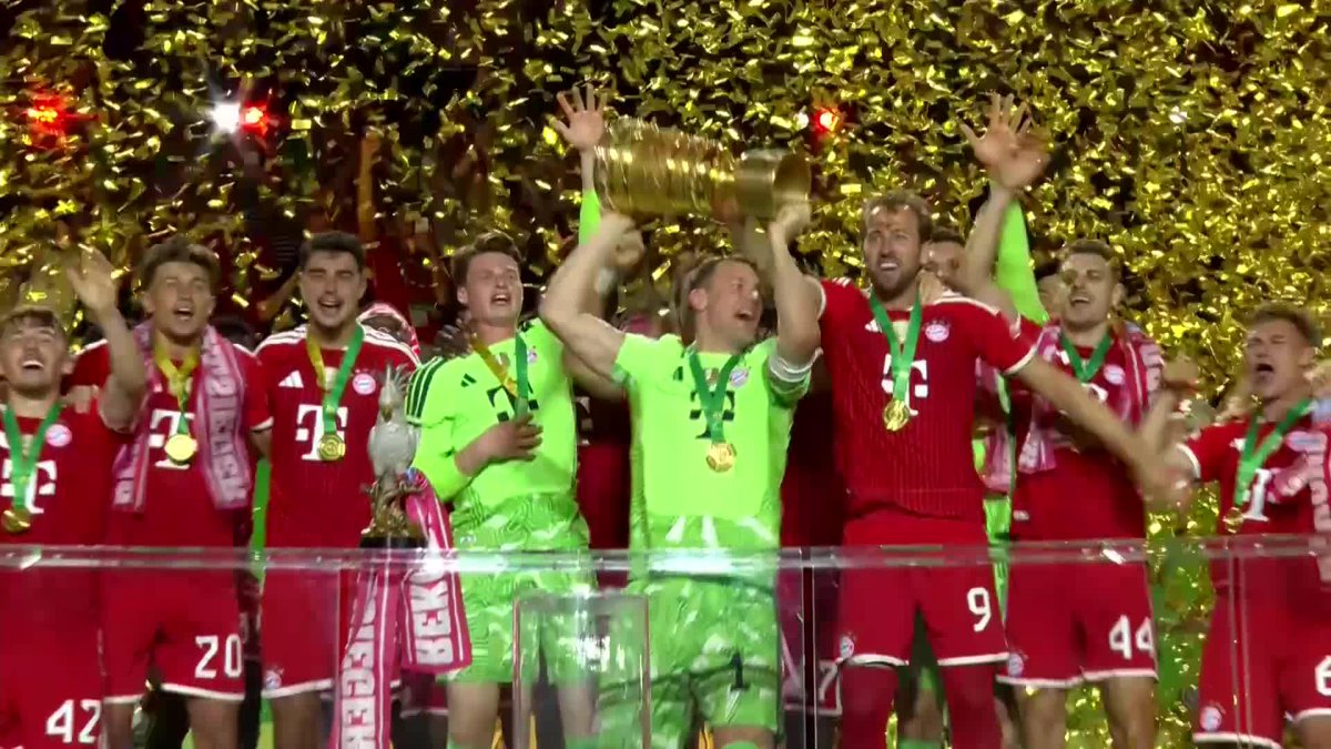 Bayern Munich lift the DFB Pokal trophy! 🏆🇩🇪 Manuel Neuer has his hands on the trophy as Harry Kane celebrates alongside him 🙌