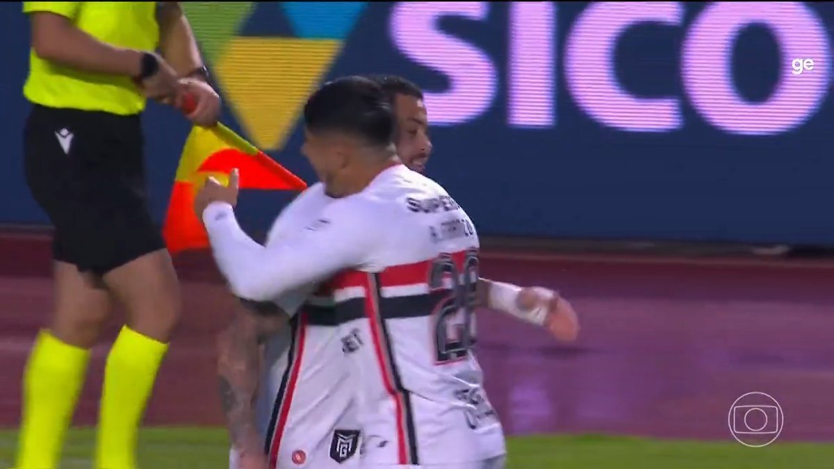A falha do goleiro Neto, do Botafogo, e o gol de Luciano para o São Paulo. 🎥 TV Globo 📺 | ge