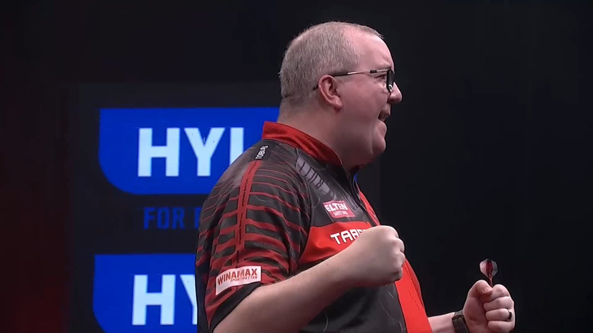 THE CHAMP IS THROUGH! 👏 Stephen Bunting is through to the final day of action in Germany, defeating Krzysztof Ratajski 6-2 whilst averaging close to 103! 📺 #ET7