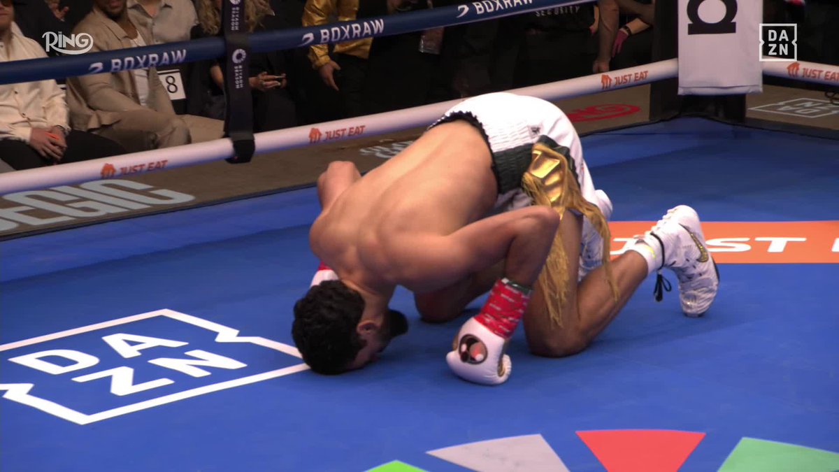 Hamzah Sheeraz STOPS Alem Begic โ๏ธ๐ฅ ๐๏ธ Buy USYK vs RICO HERE --> #UsykRico | Live now on DAZN | @RingMagazine