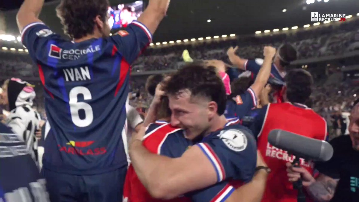 Diego célébré par ses coéquipiers après la victoire des Bleus 🇫🇷🔥 #CrunchCreator