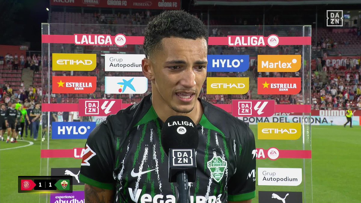 "Amo a este club y esto es lo mรญnimo que puedo hacer. Es el aรฑo en el que mรกs feliz he sido" ๐ Ilicitanos, escuchen ๐ฅน El hรฉroe del Elche Club de Fรบtbol. El que lo mantiene un aรฑo mรกs en Primera โจ #LALIGAenDAZN โฝ
