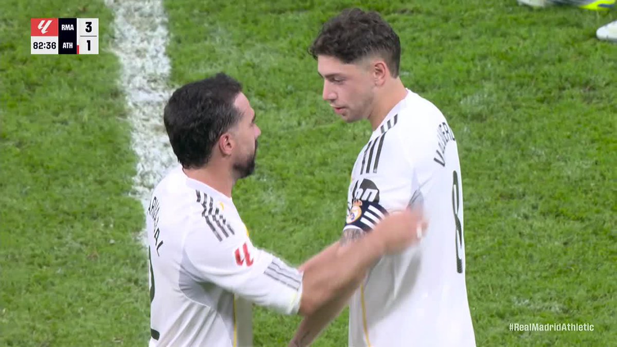 ¡¡EL GESTO QUE SERÁ TENDENCIA EN TODO URUGUAY!! Sobre el final de su emotiva despedida del Real Madrid, el histórico capitán Merengue, Dani Carvajal, le pasó la cinta de capitán a Fede Valverde.