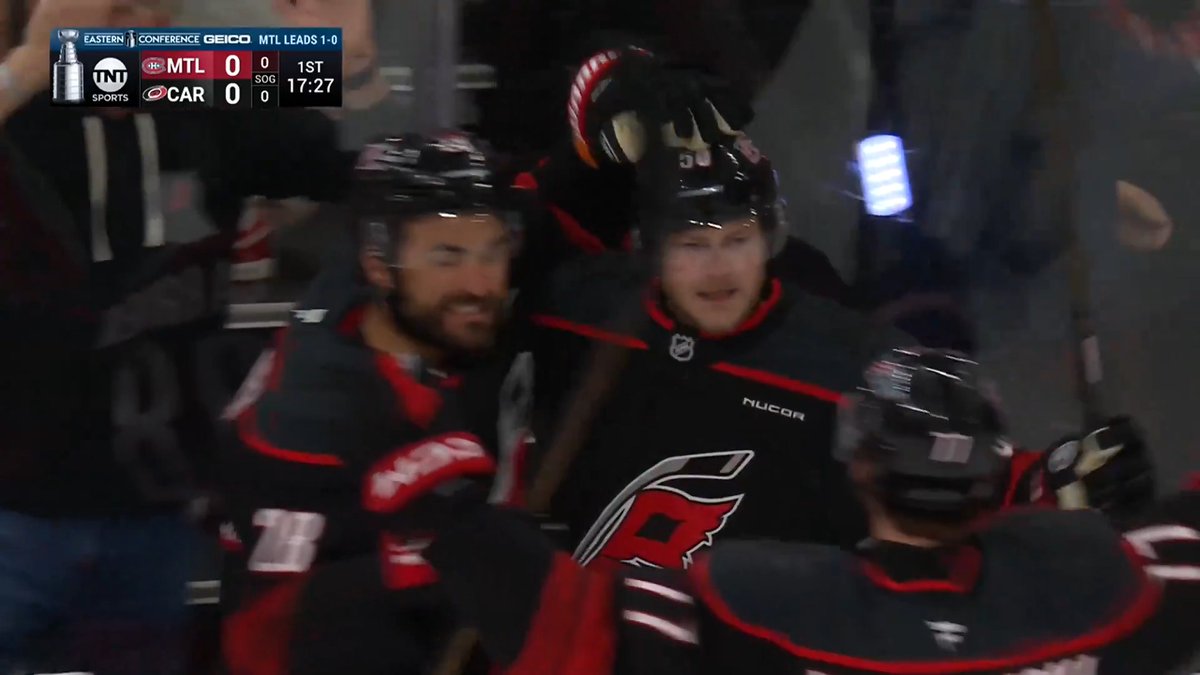 ERIC ROBINSON STRIKES FOR THE CANES!! 📺: NHLonTNT, Sportsnet &amp; TVA Sports