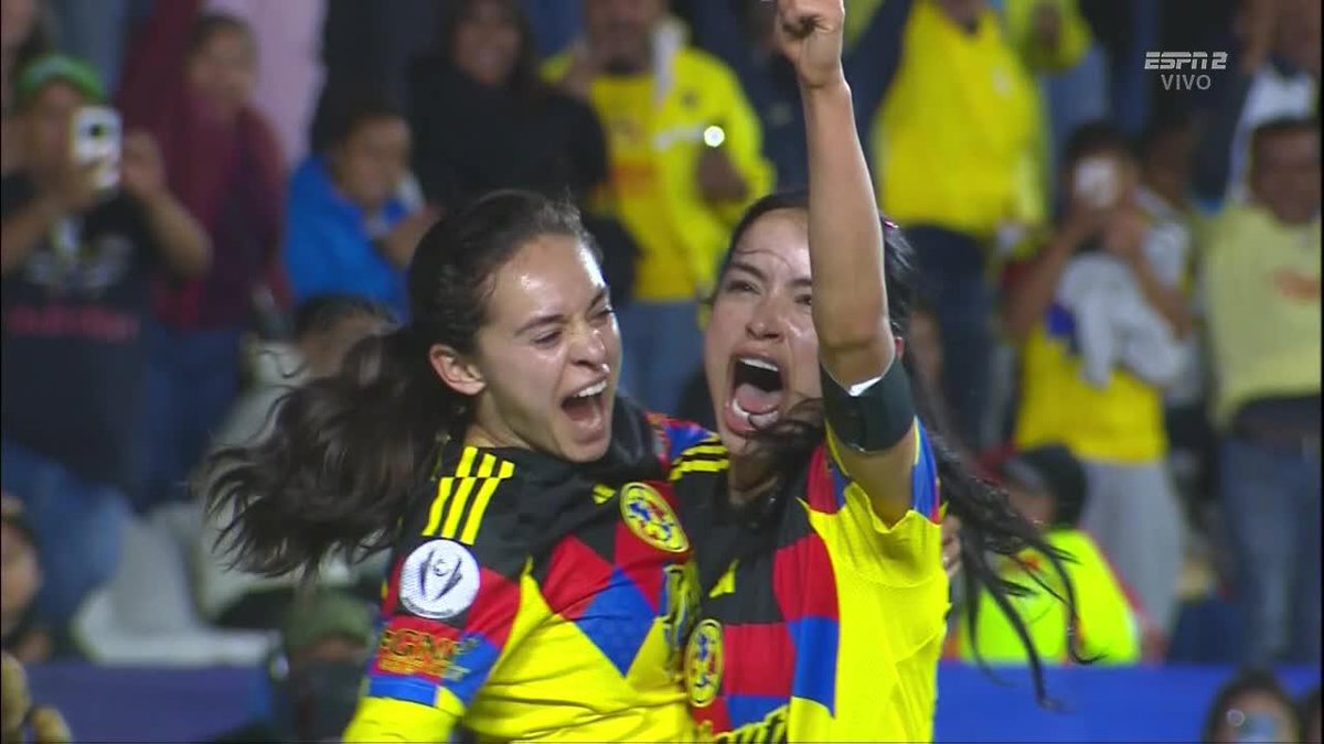 GOOOOOOL DE LA JOYITAAAAA🥹💛 Gran jugada de Scarlett Camberos que le da el balón a Aylín Aviléz para que la joyita anote el primer gol del América Femenil en la final de la Concacaf W💕🦅