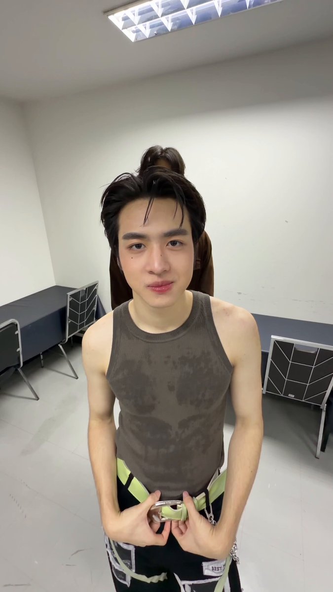 อะไรก็ได้ค้าบ เค้า(เฮีย)ตามใจหมวย(˵◝ ⩊ ◜˵マ แต่วันนี้หมวยตามใจเฮียวันนึงเนอะ เจอพี่โรม romesiwapong ทั้งที ไม่ให้จุ๊บเหมียวได้ไงอะครับ อิ-อิ #PROXIEVictor #Romesiwapong #PROXIEth #bROTHERSMUSIC