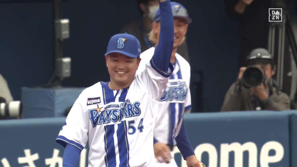 守りたい、この笑顔 石田裕太郎 素早いベースカバー! 一塁・筒香嘉智と握手でニッコリ😄 実況:中島彩 解説:三嶋一輝 ⚾️DeNA×ヤクルト #baystars #だったらDAZN