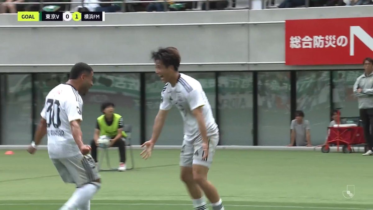 / F・マリノス初ゴールは自慢の快速から⚡️ \ 相手のシュートを #朴一圭 選手が防ぎ、 #天野純 選手が前線へ送る。 #近藤友喜 選手がハーフウェイライン手前から独走し、 相手GKとの1vs1を落ち着いて決めて先制に成功💪🏻 #fmarinos|#Jリーグ