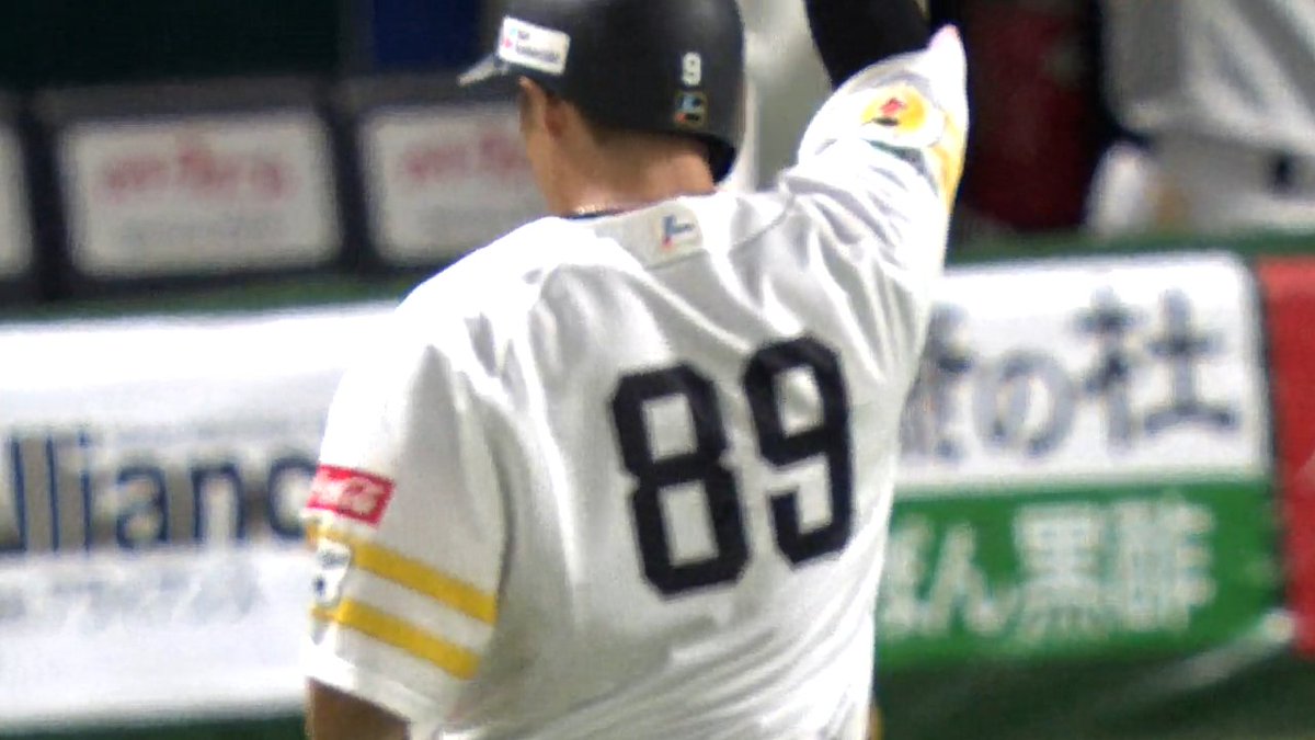 #柳田悠岐 #王貞治 会長へ勝ち越しの一打 OH SADAHARU LEGACY DAY 大接戦の終盤に貴重な犠牲フライ 難しい球を見事に得点へ繋げる #sbhawks #ベースボールLIVE で配信中[初月無料]