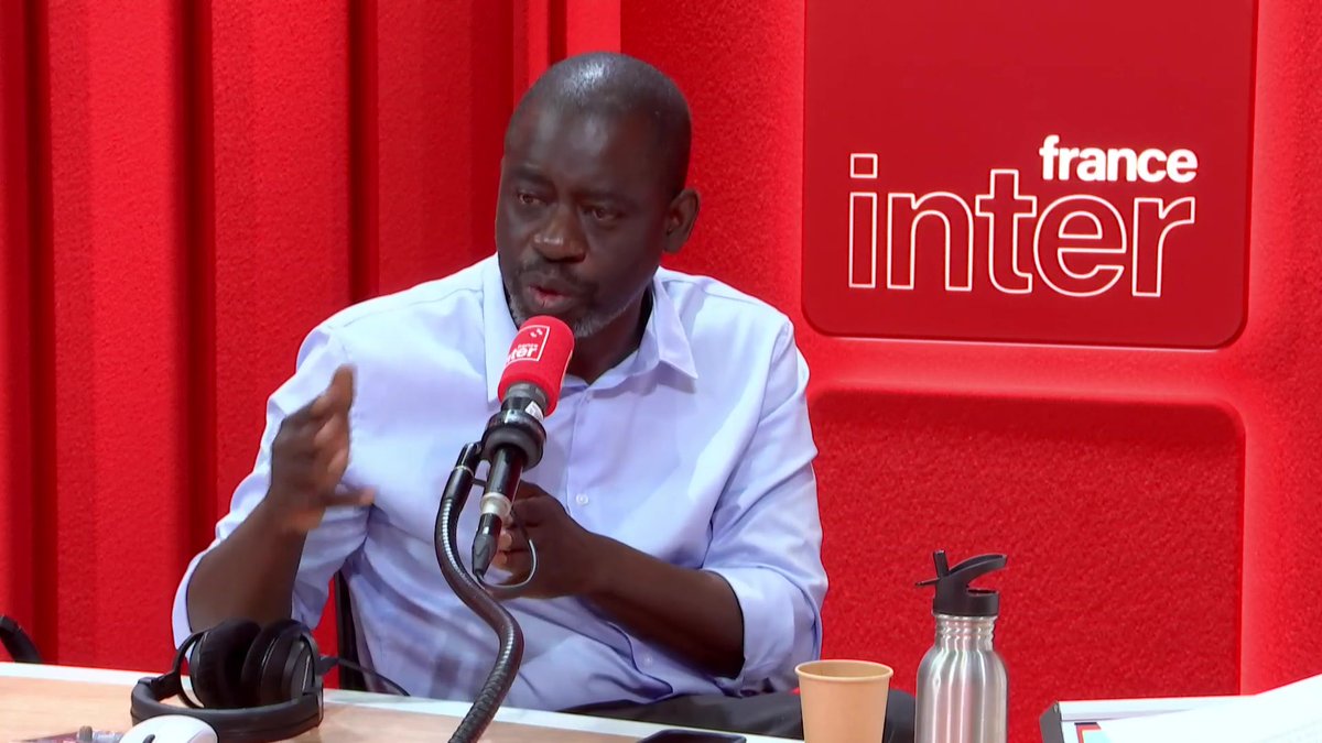 "Un président français n'a pas à convoquer 54 États africains pour leur expliquer comment faire du business", déclare l'essayiste sénégalais Felwine Sarr. #le710inter
