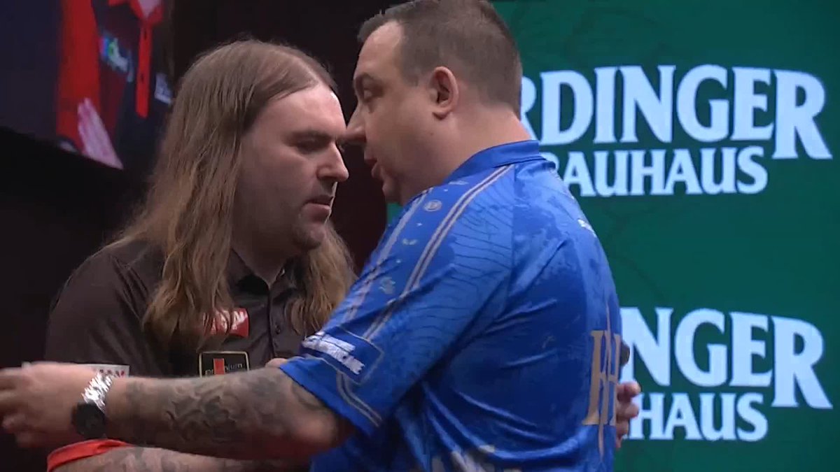 SEARLE RACES THROUGH! Ryan Searle will take on Gian van Veen later this evening, as Heavy Metal beats Kim Huybrechts 6-1! ๐บ #ET7